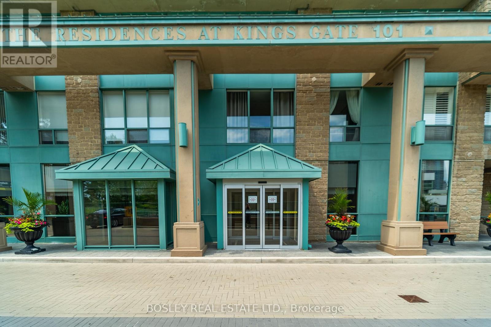 2202 - 101 Subway Crescent, Toronto, Ontario  M9B 6K4 - Photo 2 - W13506478
