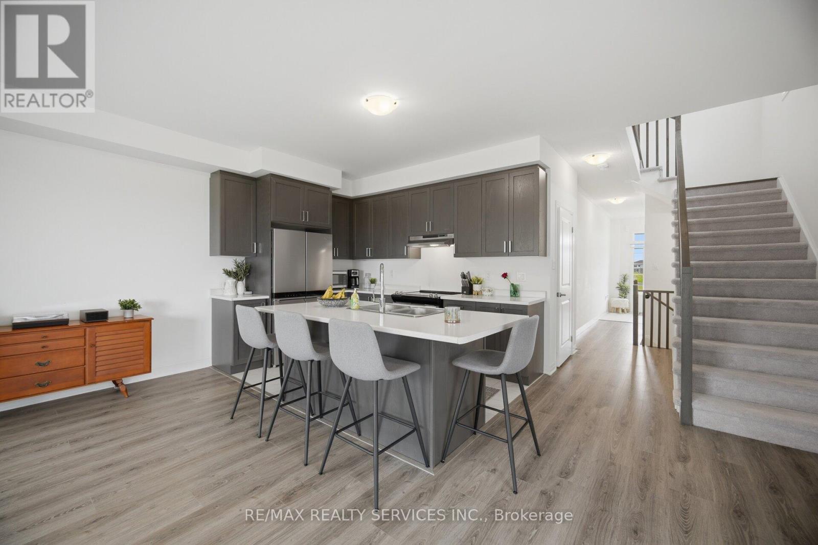 61 Kirkwood Way, Barrie, Ontario  L9J 0K7 - Photo 10 - S13507232