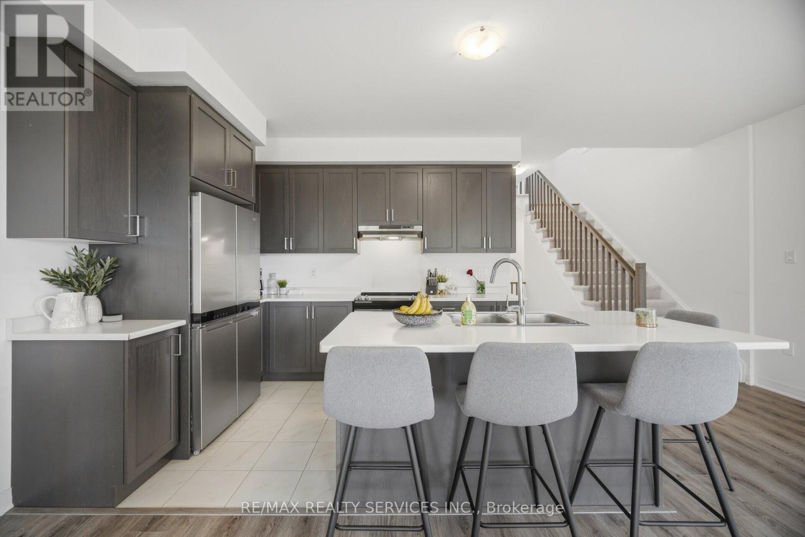 61 Kirkwood Way, Barrie, Ontario  L9J 0K7 - Photo 11 - S13507232