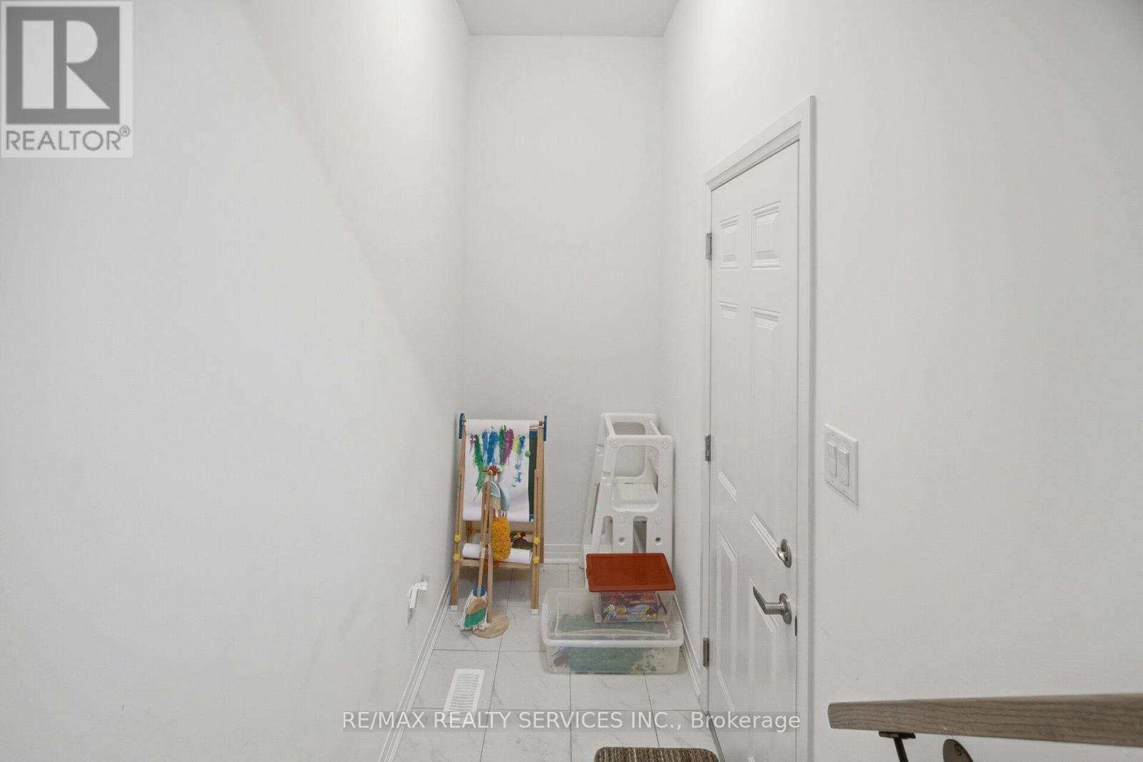 61 Kirkwood Way, Barrie, Ontario  L9J 0K7 - Photo 21 - S13507232