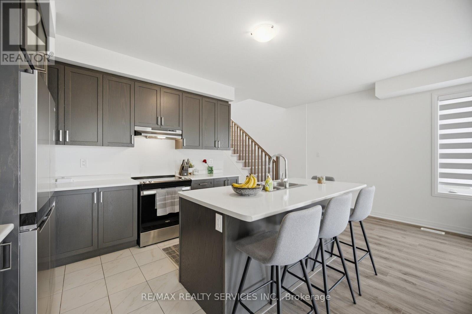 61 Kirkwood Way, Barrie, Ontario  L9J 0K7 - Photo 12 - S13507232