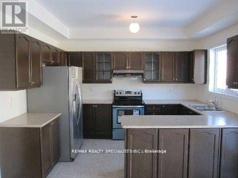 156 Castle Oaks Crossing Drive, Brampton, Ontario  L6P 3P4 - Photo 4 - W13506546