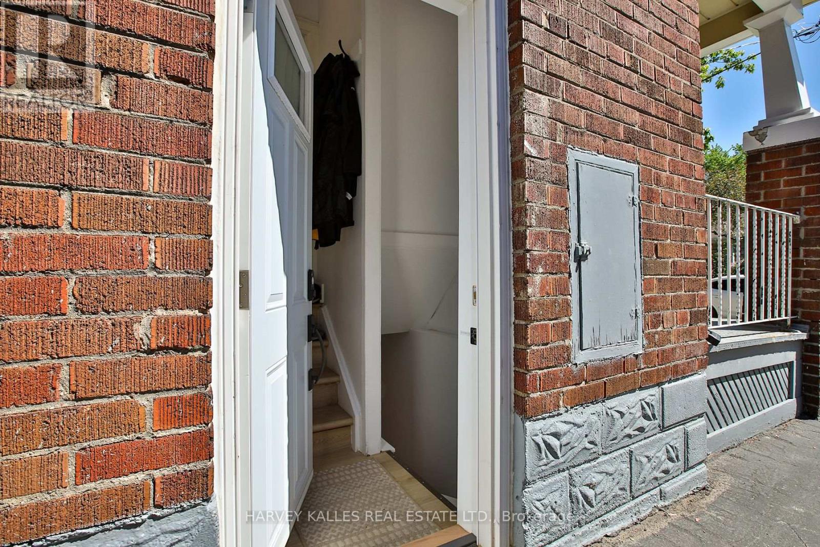 112 Fourth Street, Toronto, Ontario  M8V 2Y7 - Photo 3 - W13506664