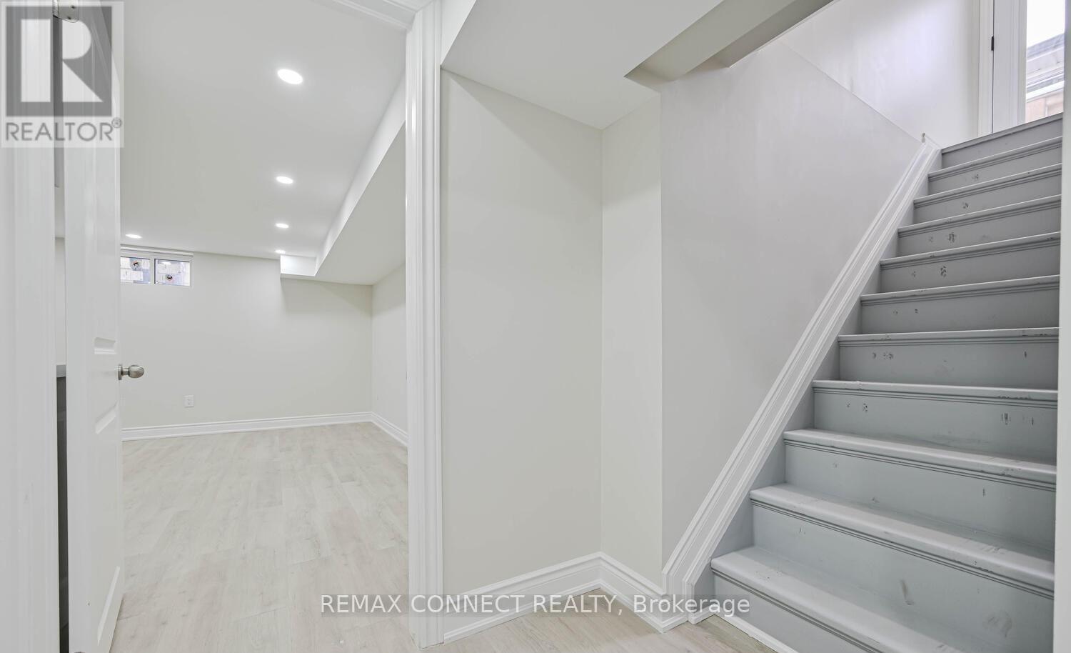 55 Taysham Crescent, Toronto, Ontario  M9V 1X1 - Photo 3 - W13506684