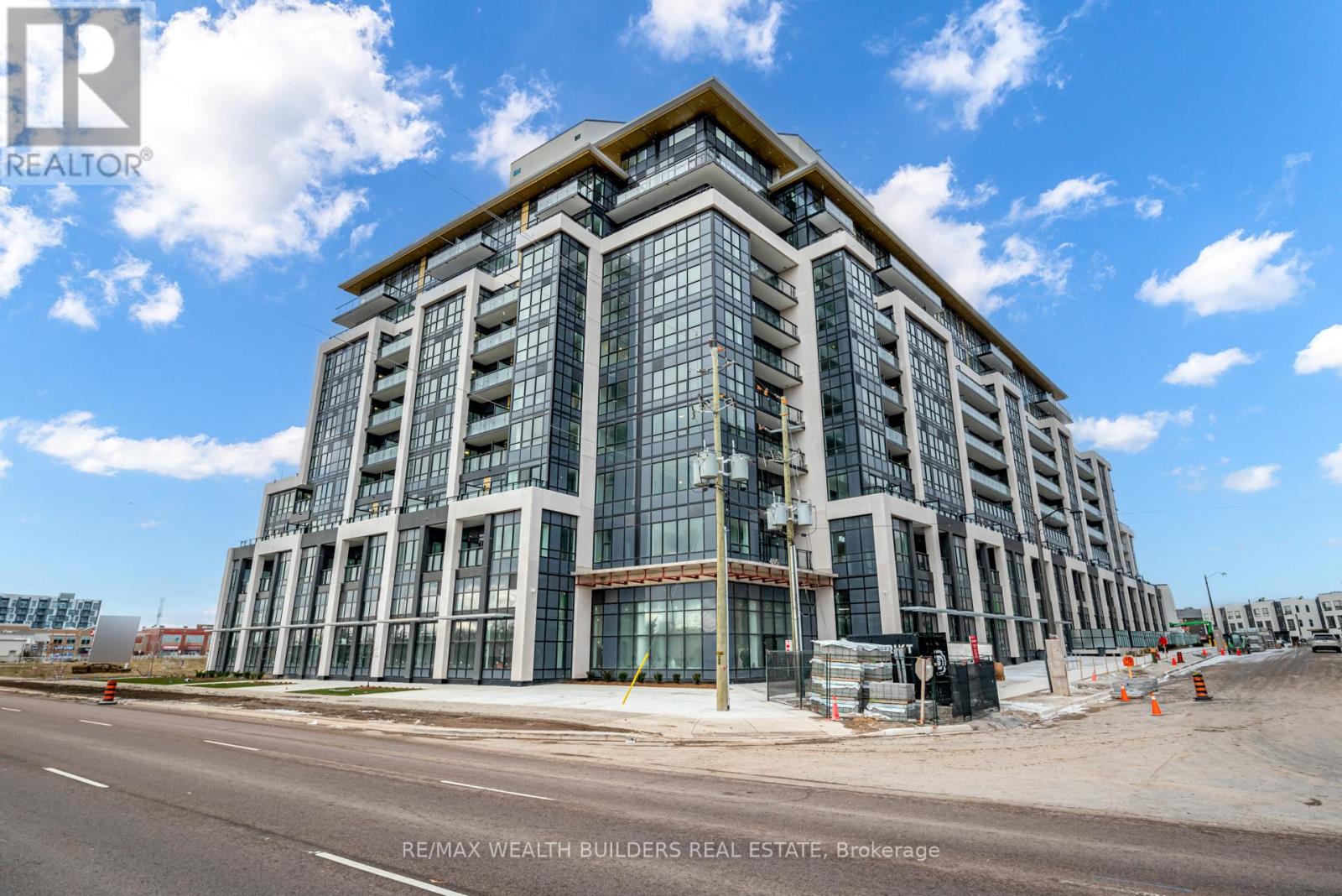 705 - 405 Dundas Street W, Oakville, Ontario  L6M 4M2 - Photo 3 - W13506714