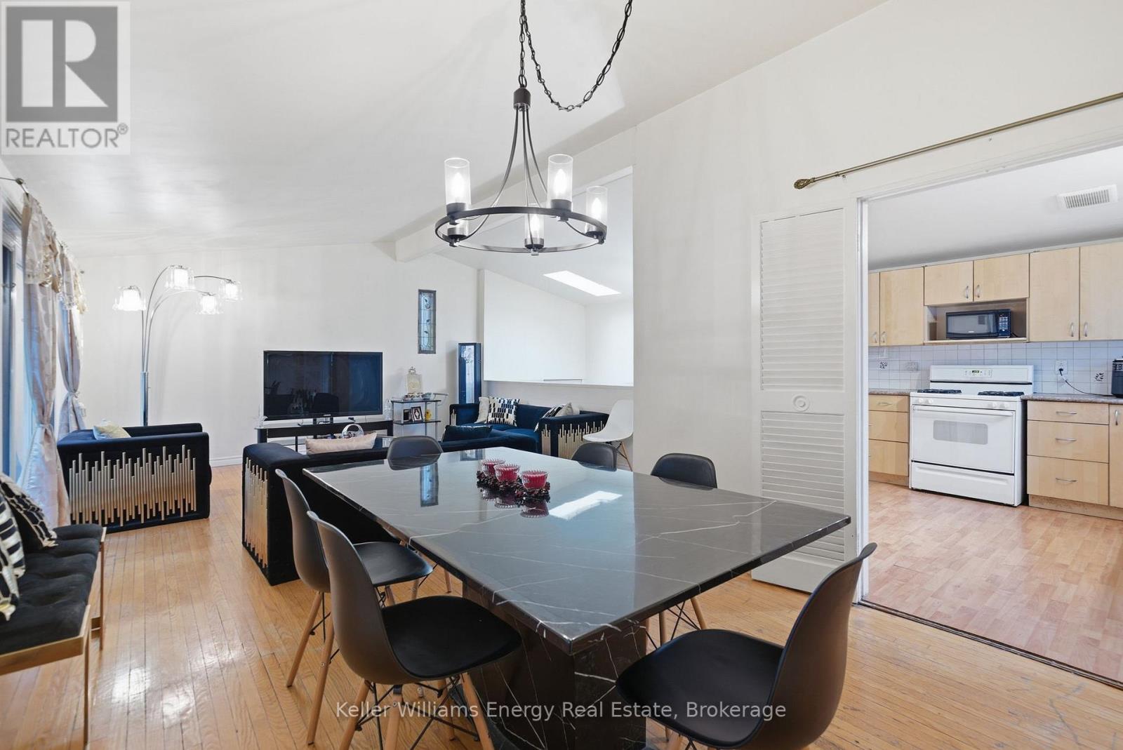 42 Oakley Boulevard, Toronto, Ontario  M1P 3P4 - Photo 2 - E13506682