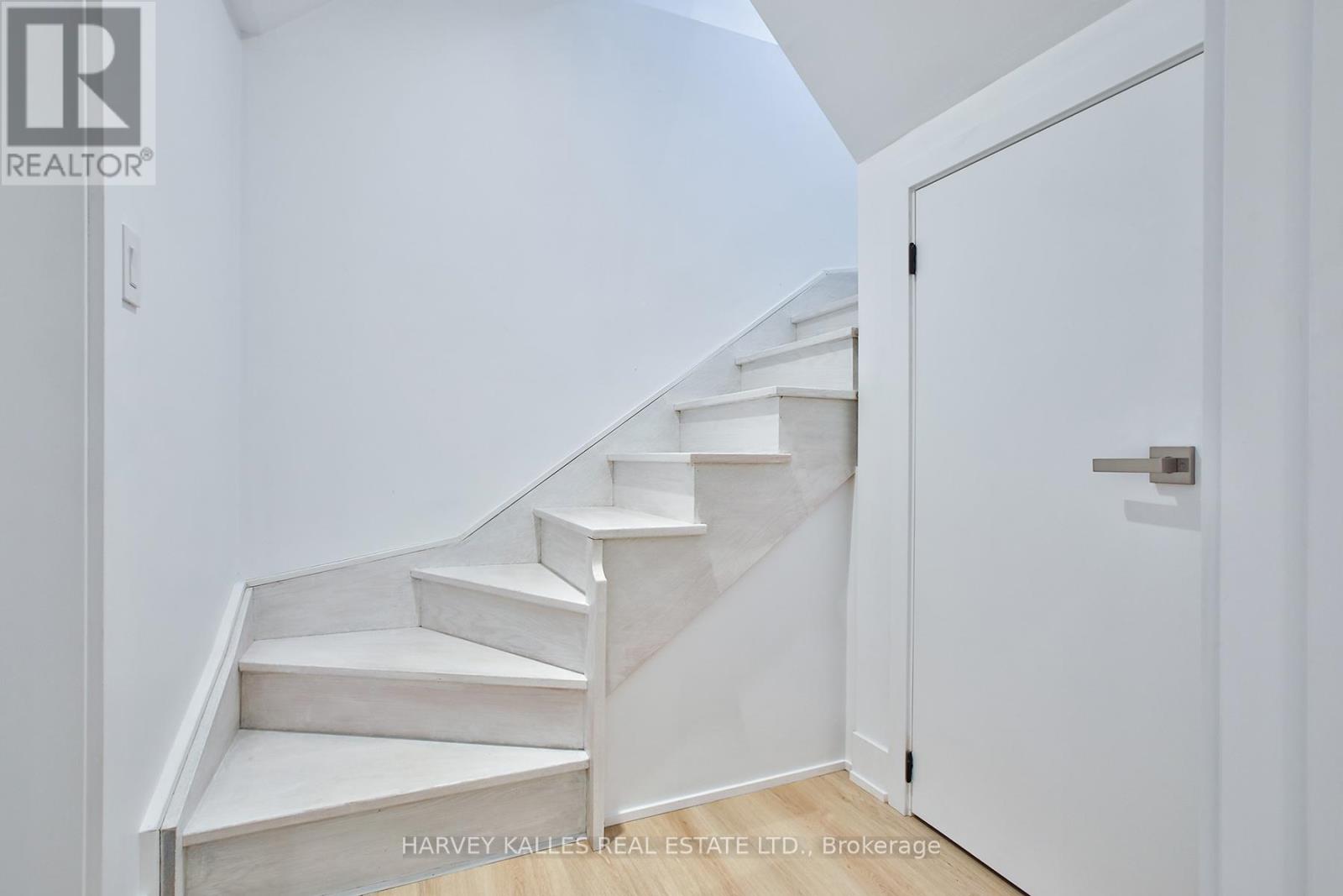 112 Fourth Street, Toronto, Ontario  M8V 2Y7 - Photo 4 - W13506664