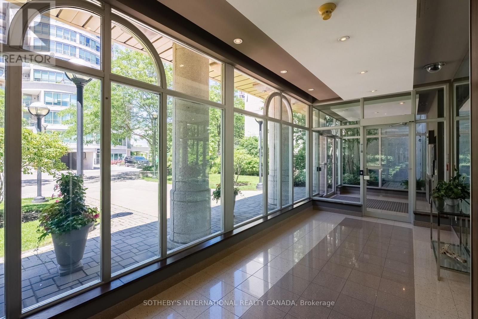 302 - 80 Palace Pier Court, Toronto, Ontario  M8V 4C1 - Photo 2 - W13507046