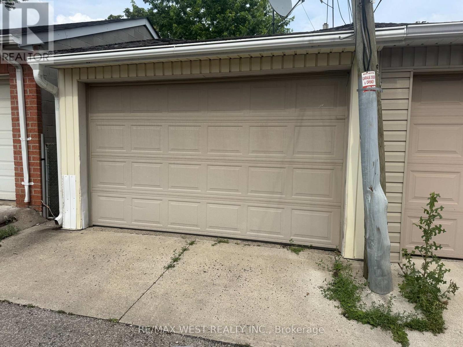10 Wiltshire Avenue, Toronto, Ontario M6N 2V9 - Photo 3 - W13507036