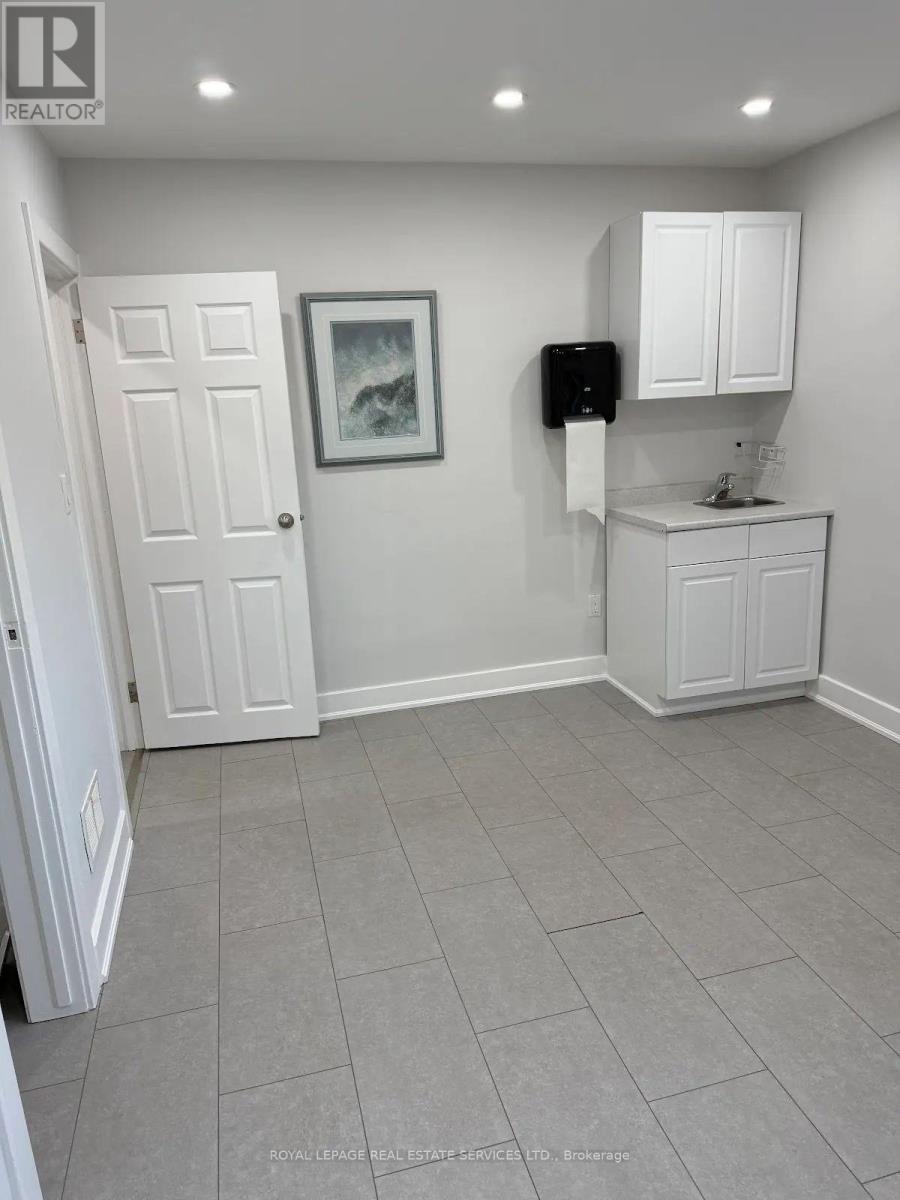 2409 Walker's Line, Burlington, Ontario  L7M 4K1 - Photo 3 - W13506796