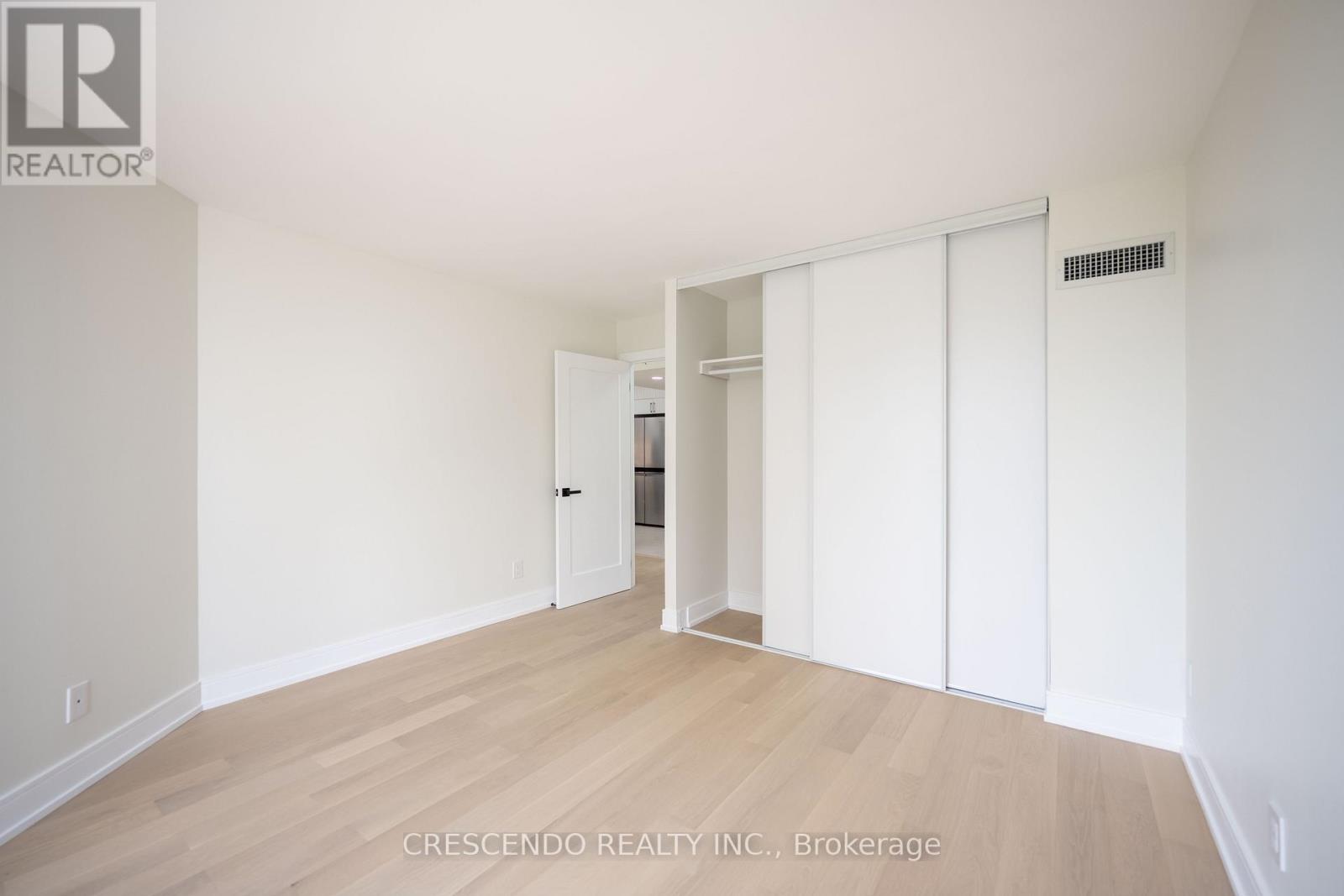 1006 - 50 Eglinton Avenue W, Mississauga, Ontario  L5R 3P5 - Photo 14 - W13507062