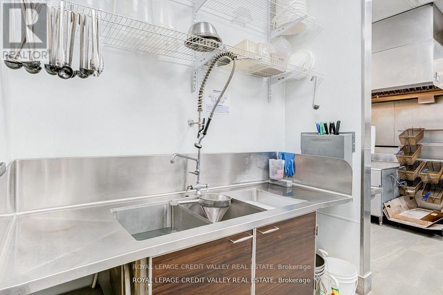 1900 Fowler Drive, Mississauga, Ontario  L5K 1T7 - Photo 22 - W13506902