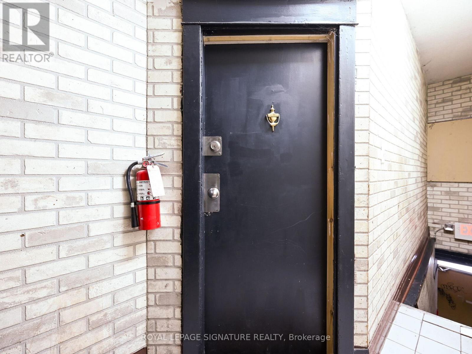 1st - 1290 Bloor Street W, Toronto, Ontario  M6H 1N9 - Photo 9 - W13506898