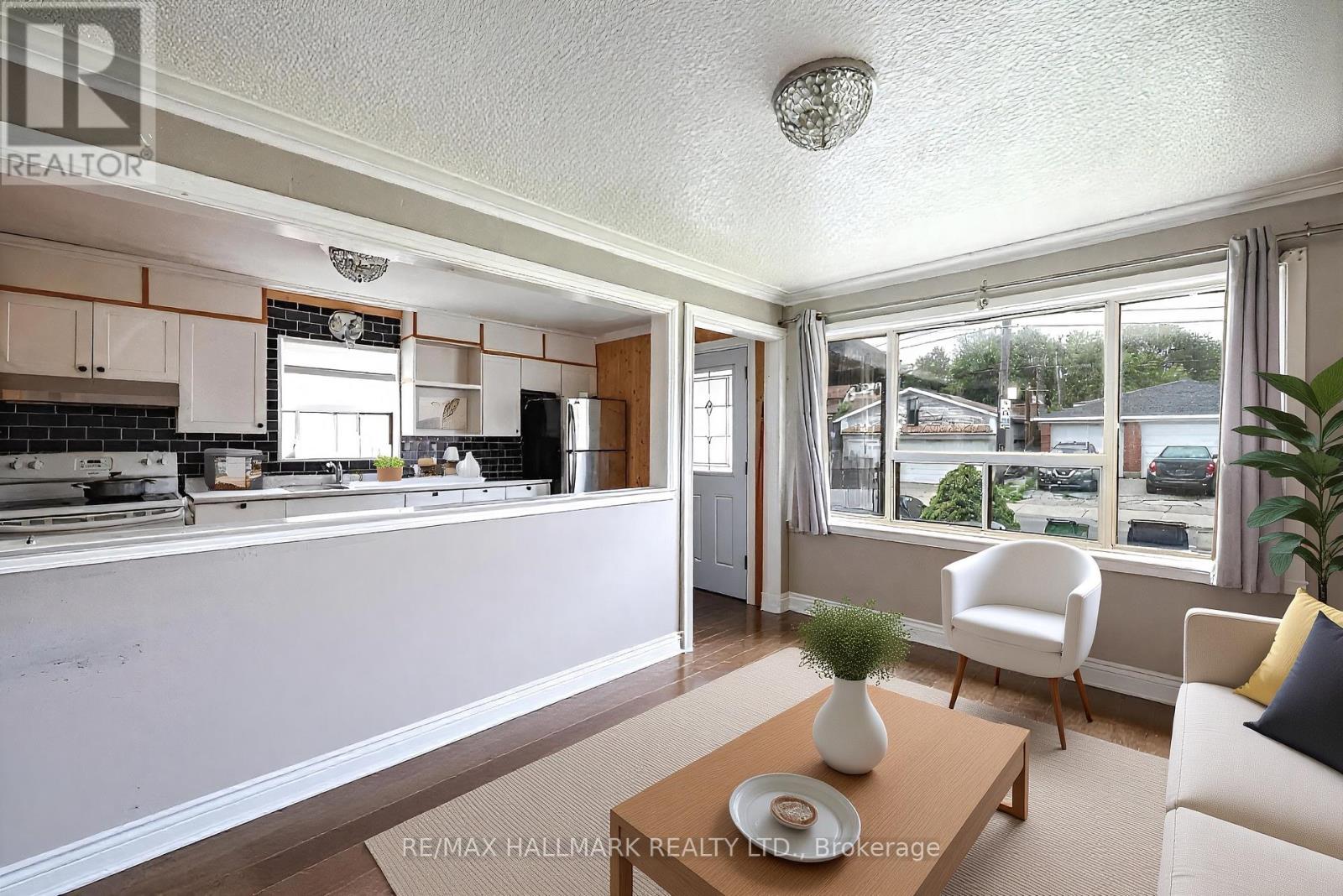 139 Kitchener Avenue, Toronto, Ontario  M6E 2B9 - Photo 3 - W13506826