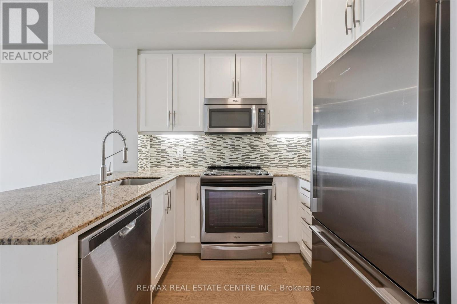 524 - 2 Old Mill Drive, Toronto, Ontario M6S 0A2 - Photo 5 - W13507132
