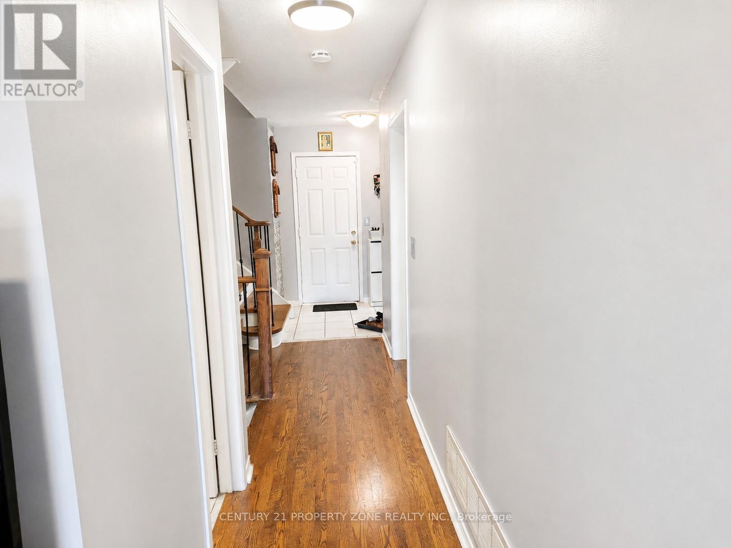 710 Stonebridge Avenue, Mississauga, Ontario  L5V 2L9 - Photo 5 - W13507386