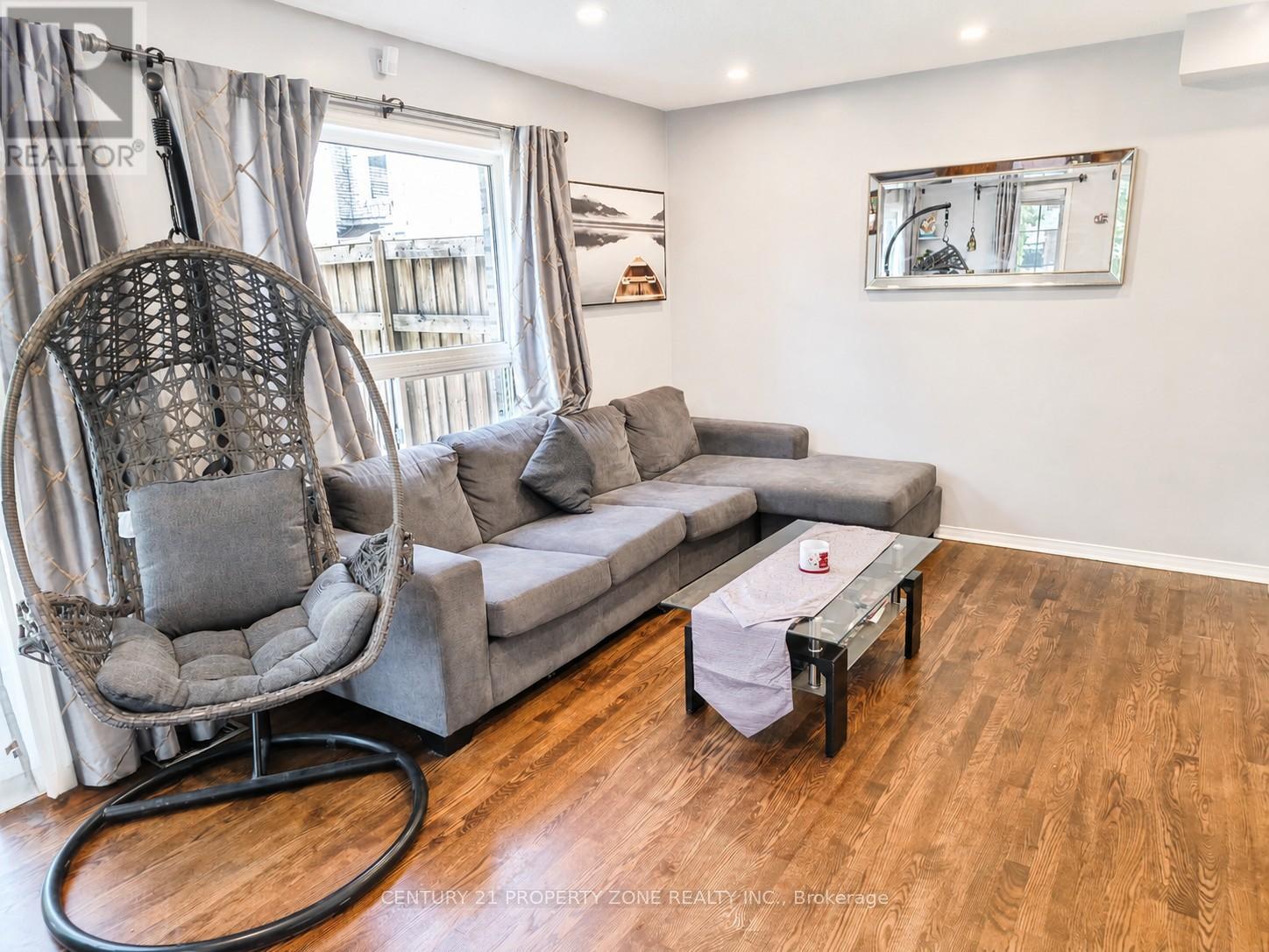 710 Stonebridge Avenue, Mississauga, Ontario  L5V 2L9 - Photo 3 - W13507386