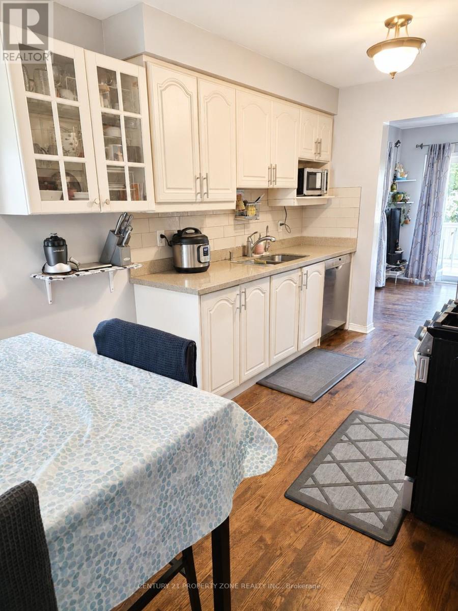 710 Stonebridge Avenue, Mississauga, Ontario  L5V 2L9 - Photo 7 - W13507386