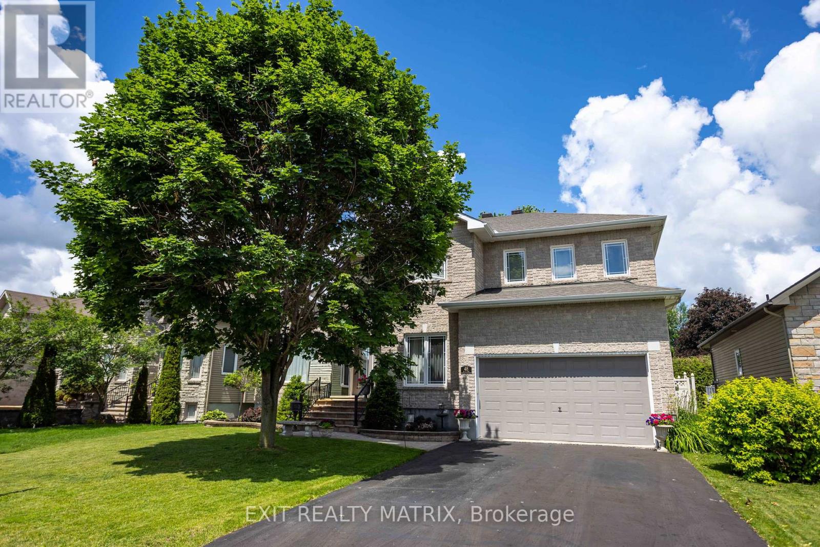 48 De La Rive Drive, Russell, Ontario  K0A 1W0 - Photo 2 - X12920460