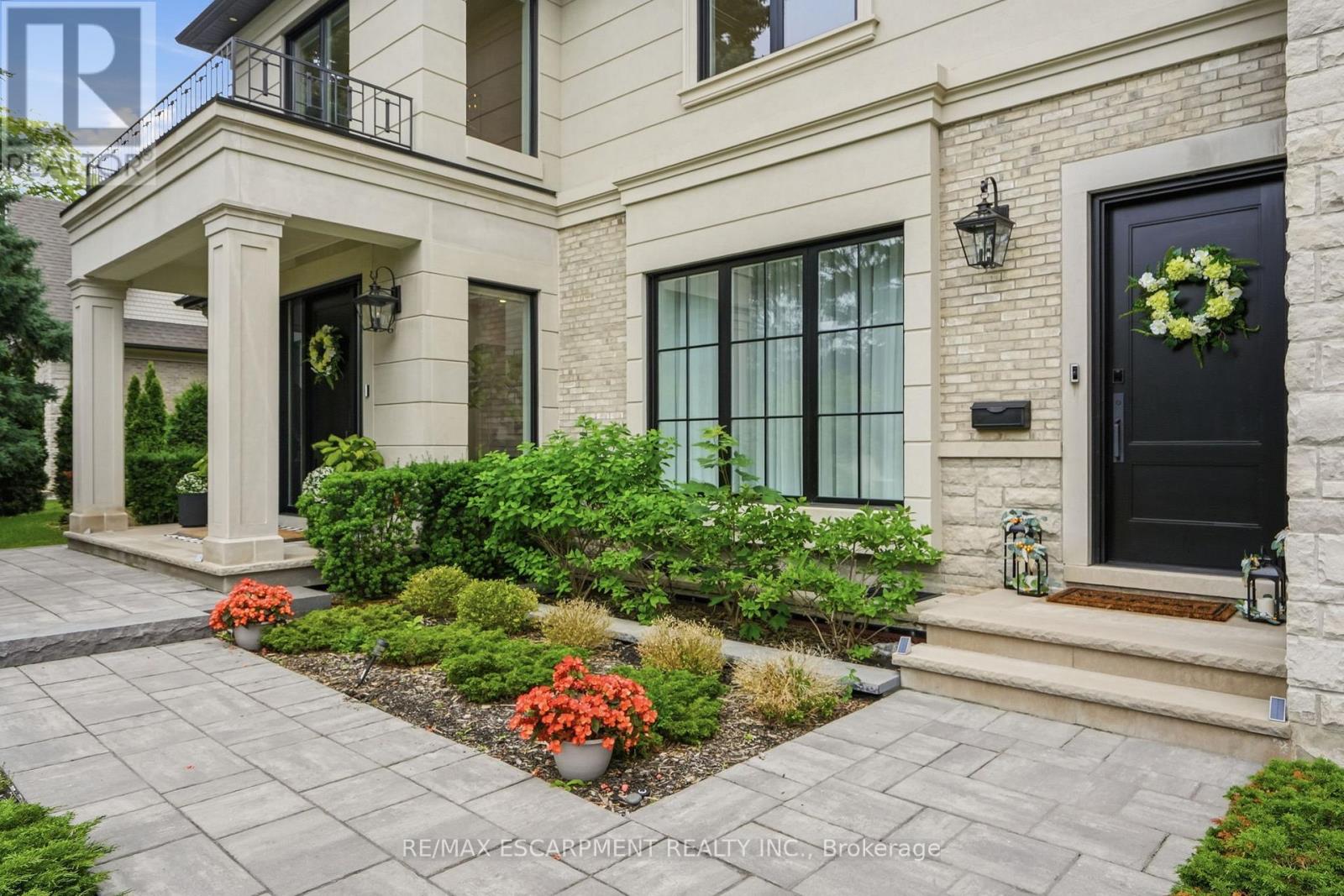 1544 Lochlin Trail, Mississauga, Ontario  L5G 3V7 - Photo 2 - W13507450