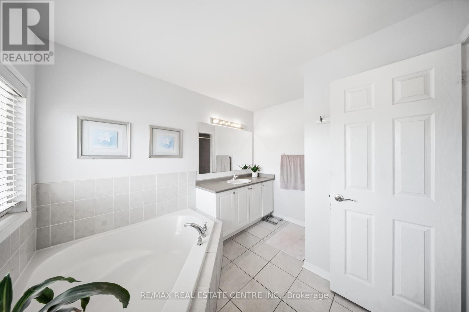 5875 Blue Spruce Avenue, Burlington, Ontario  L7L 7N7 - Photo 37 - W13507292