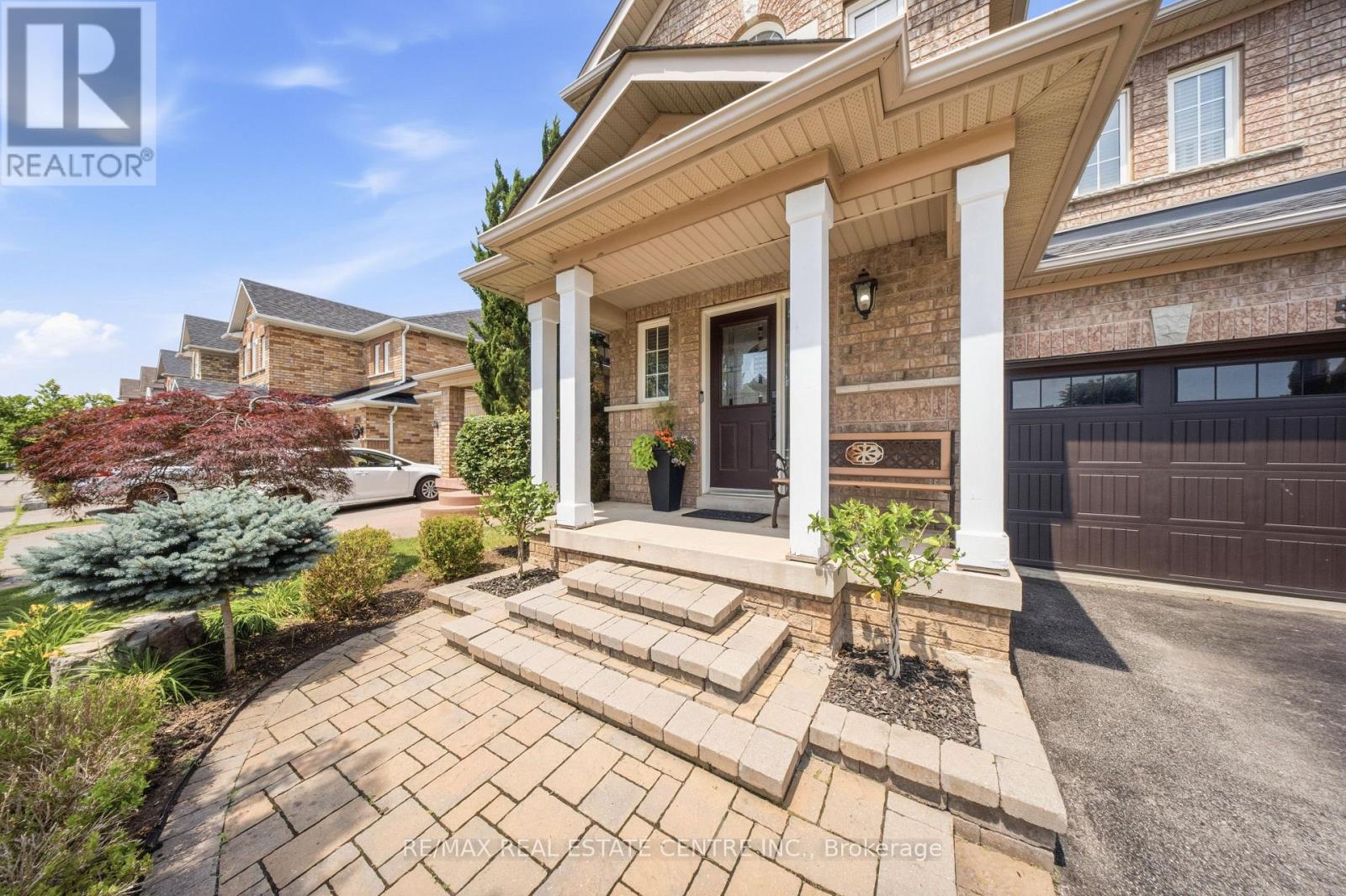 5875 Blue Spruce Avenue, Burlington, Ontario  L7L 7N7 - Photo 4 - W13507292