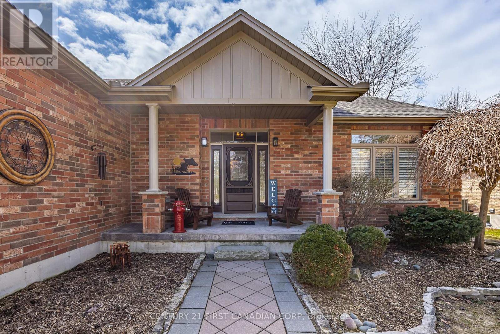 10159 Meadowlily Crescent, Lambton Shores, Ontario  N0M 1T0 - Photo 4 - X13506970