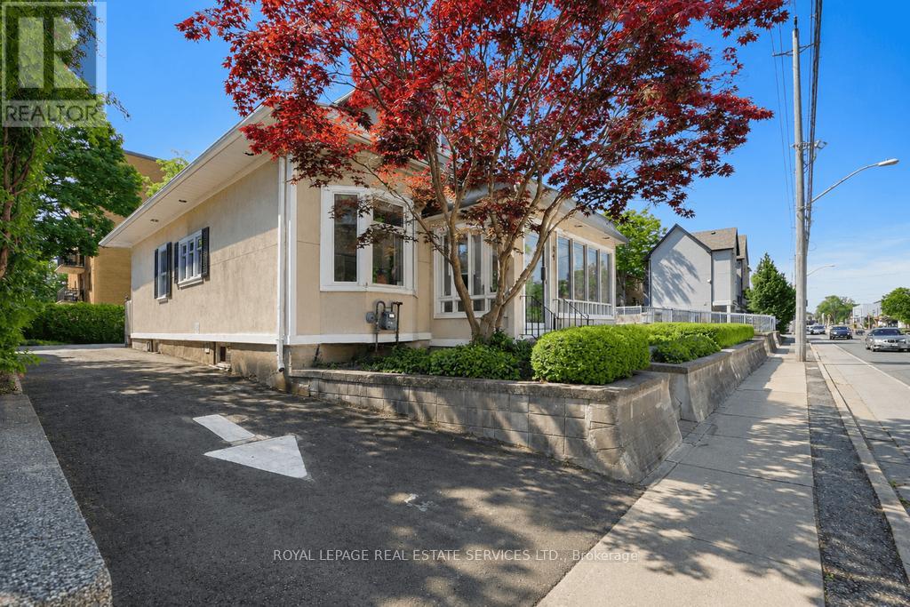 34 Rebecca Street, Oakville, Ontario L6K 1J1 - Photo 9 - W13507688