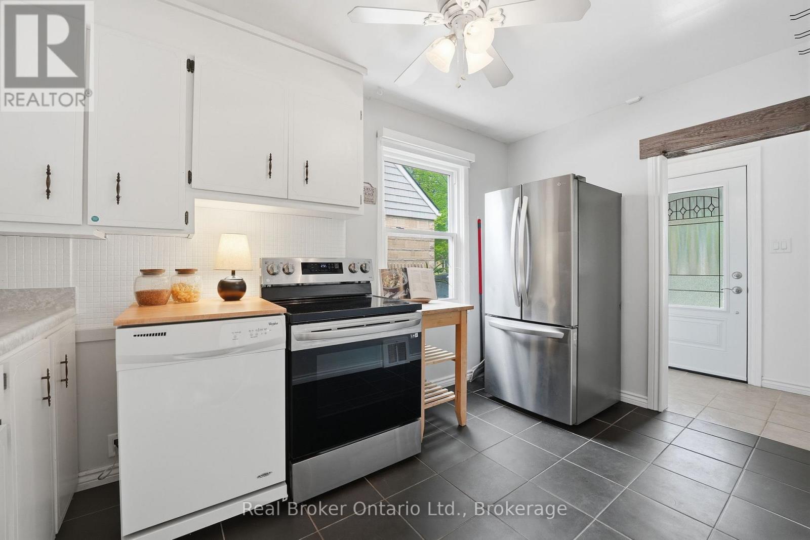 1 Janis Court, Hamilton, Ontario  L9H 1S8 - Photo 15 - X13506972