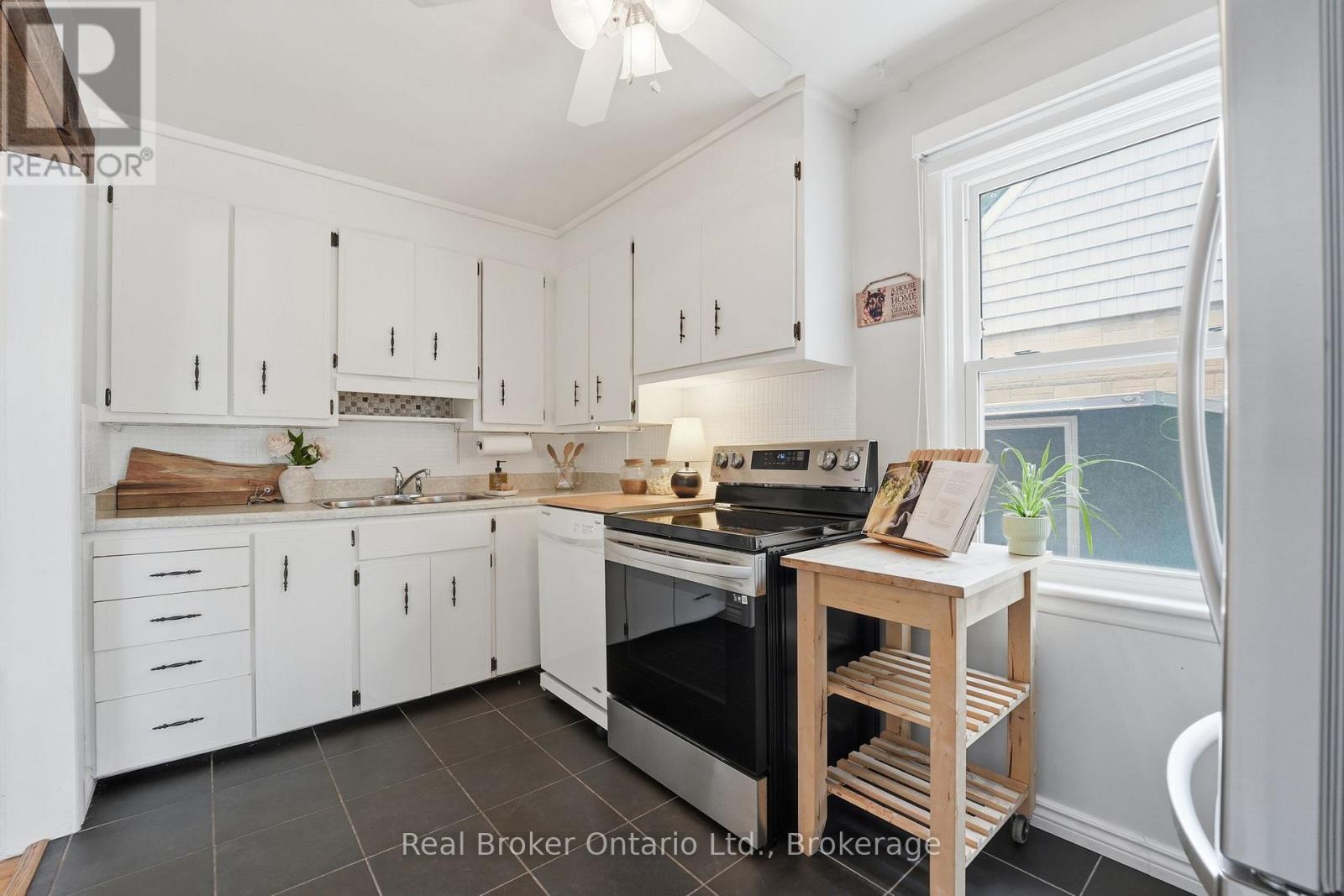1 Janis Court, Hamilton, Ontario  L9H 1S8 - Photo 16 - X13506972