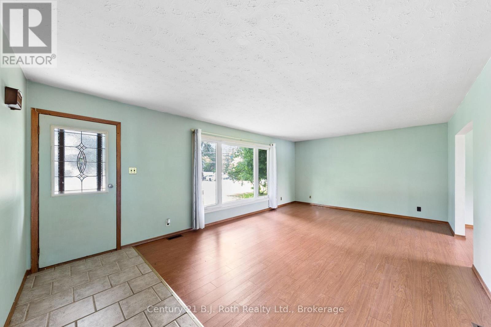 8240 93 Highway, Tiny, Ontario  L0K 2E1 - Photo 3 - S13507240