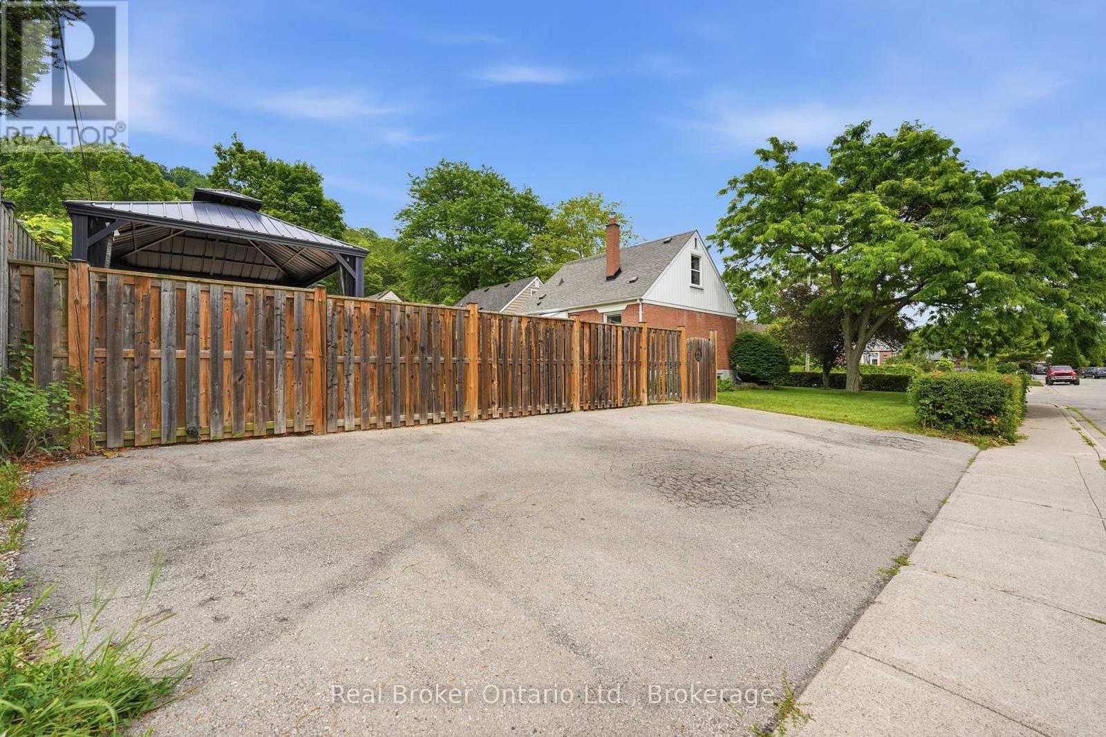 1 Janis Court, Hamilton, Ontario  L9H 1S8 - Photo 37 - X13506972