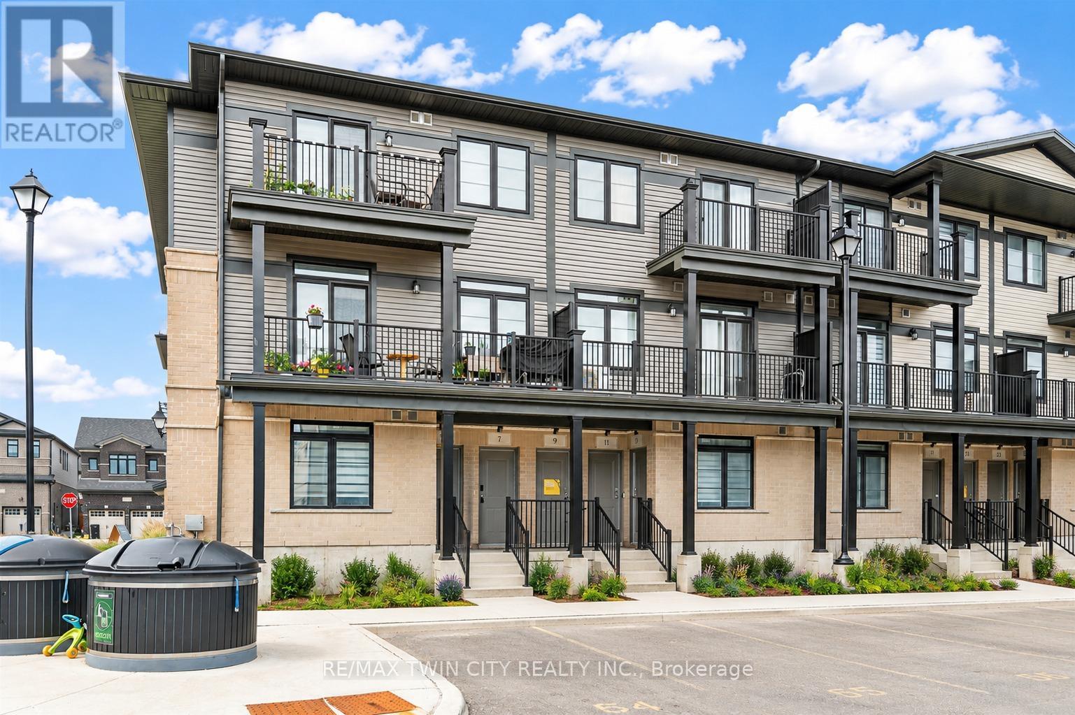 9 Lomond Lane, Kitchener, Ontario  N2R 0T6 - Photo 2 - X13506566