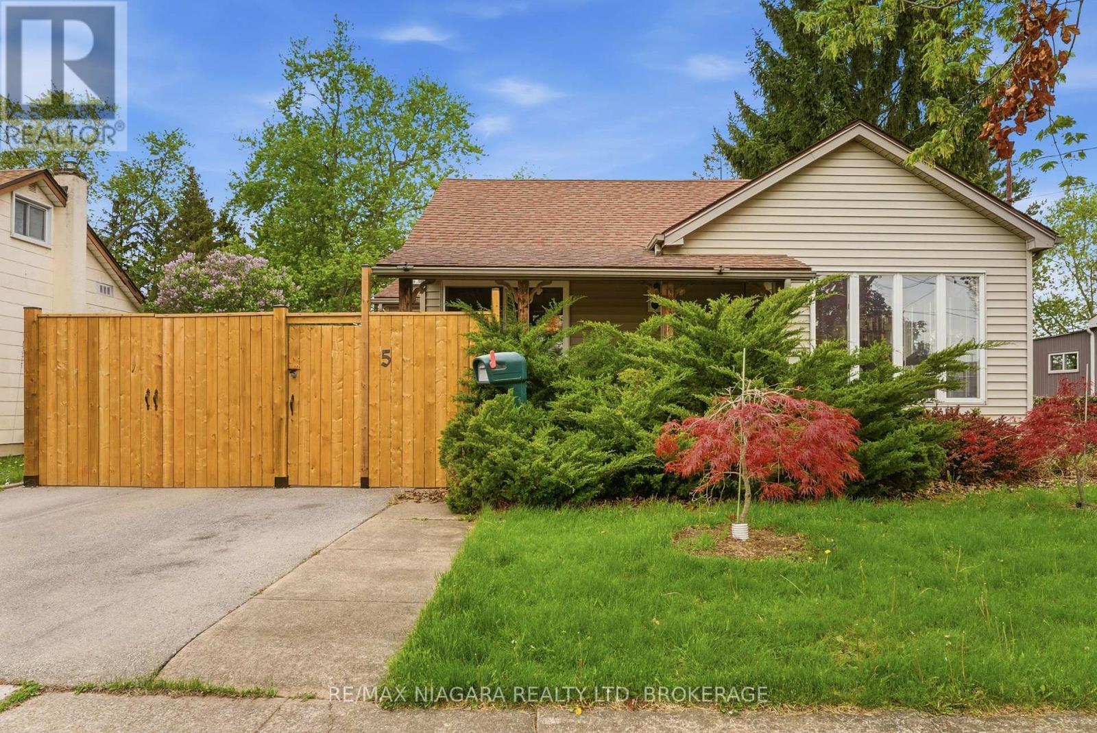 5 Verne Avenue, Welland, Ontario  L3C 6P8 - Photo 3 - X13507722