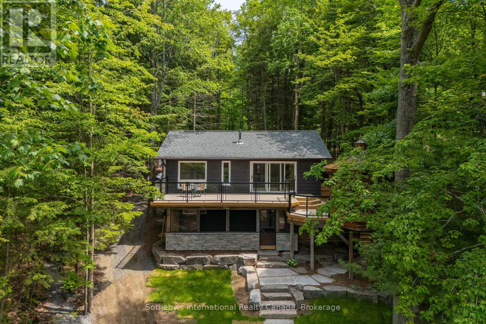 1023 STRACHAN PT ROAD, Muskoka Lakes, Ontario