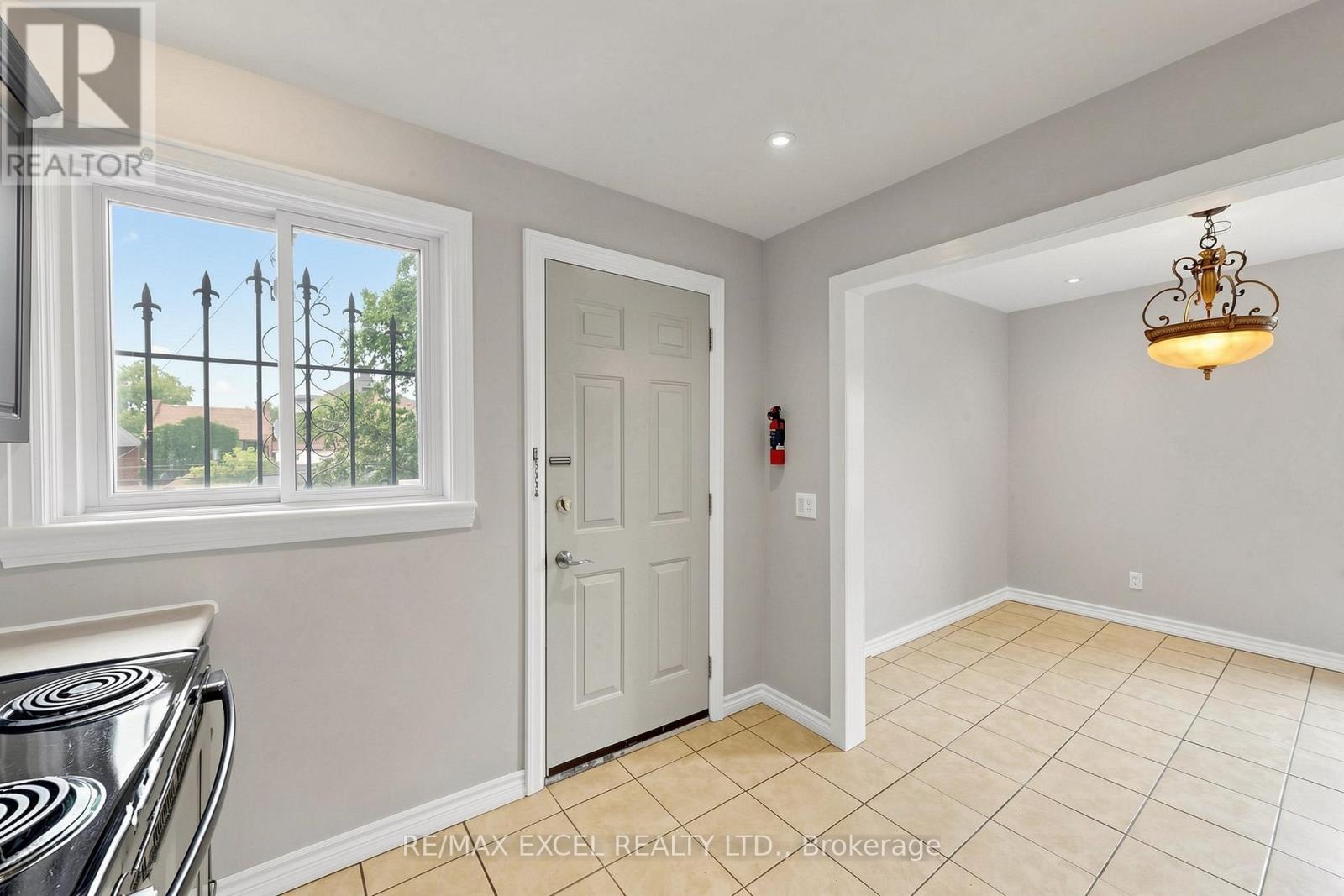 Upper - 259 Victoria Avenue N, Hamilton, Ontario  L8L 5G3 - Photo 8 - X13507422