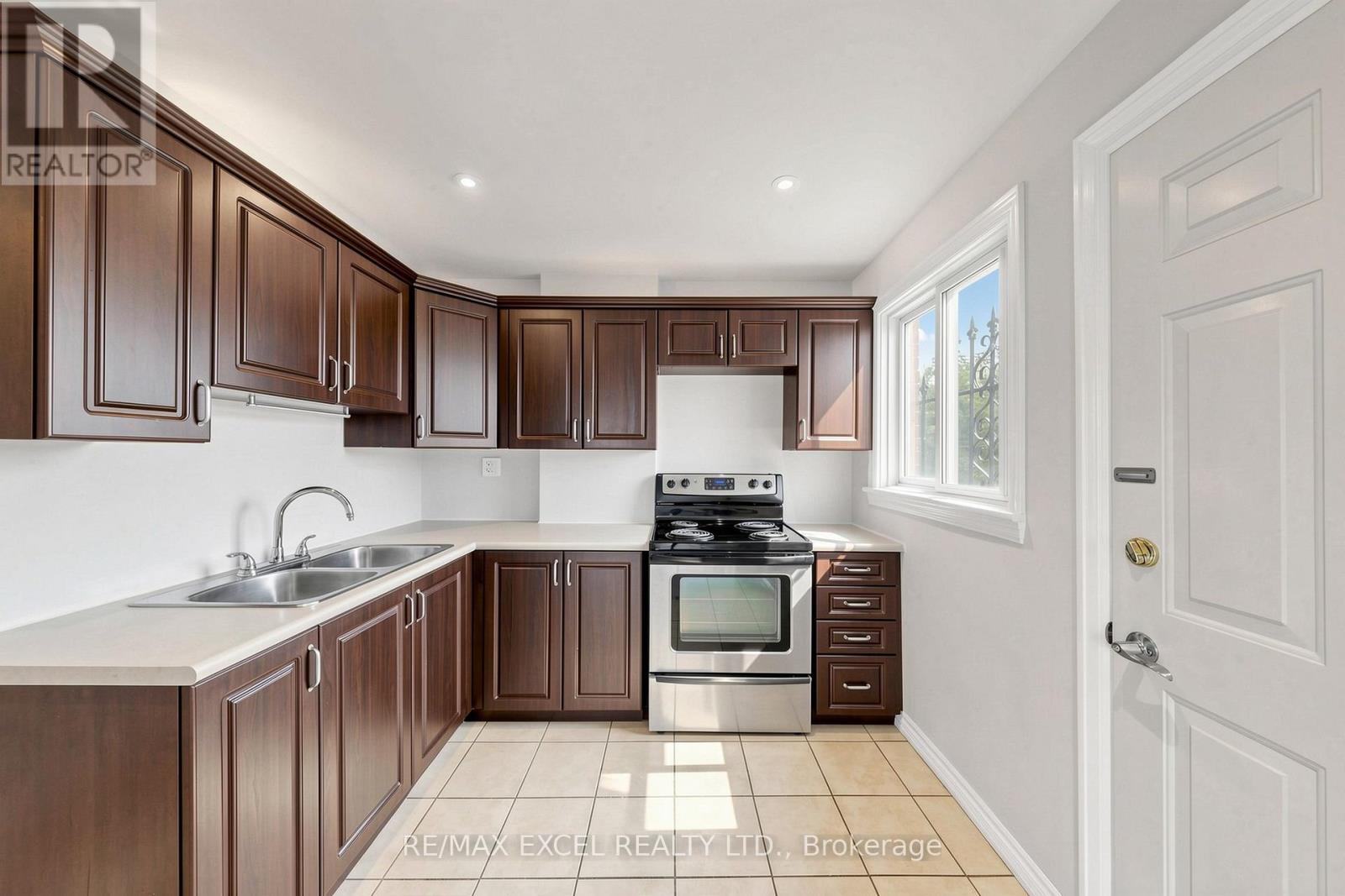 Upper - 259 Victoria Avenue N, Hamilton, Ontario  L8L 5G3 - Photo 5 - X13507422