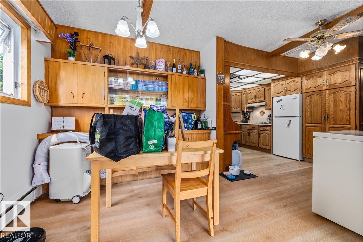 8736 72 St NW NW, Edmonton, Alberta  T6B 1Y5 - Photo 11 - E4496486