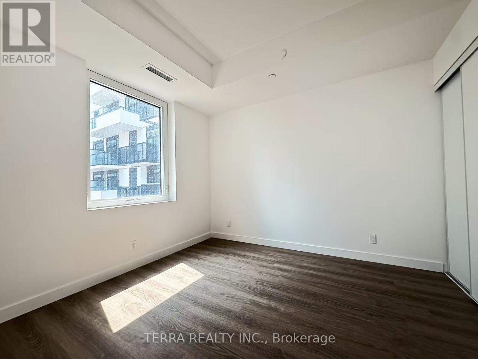 1050 Eastern Avenue, Toronto, Ontario M4L 0B7 - Photo 3 - E13507998