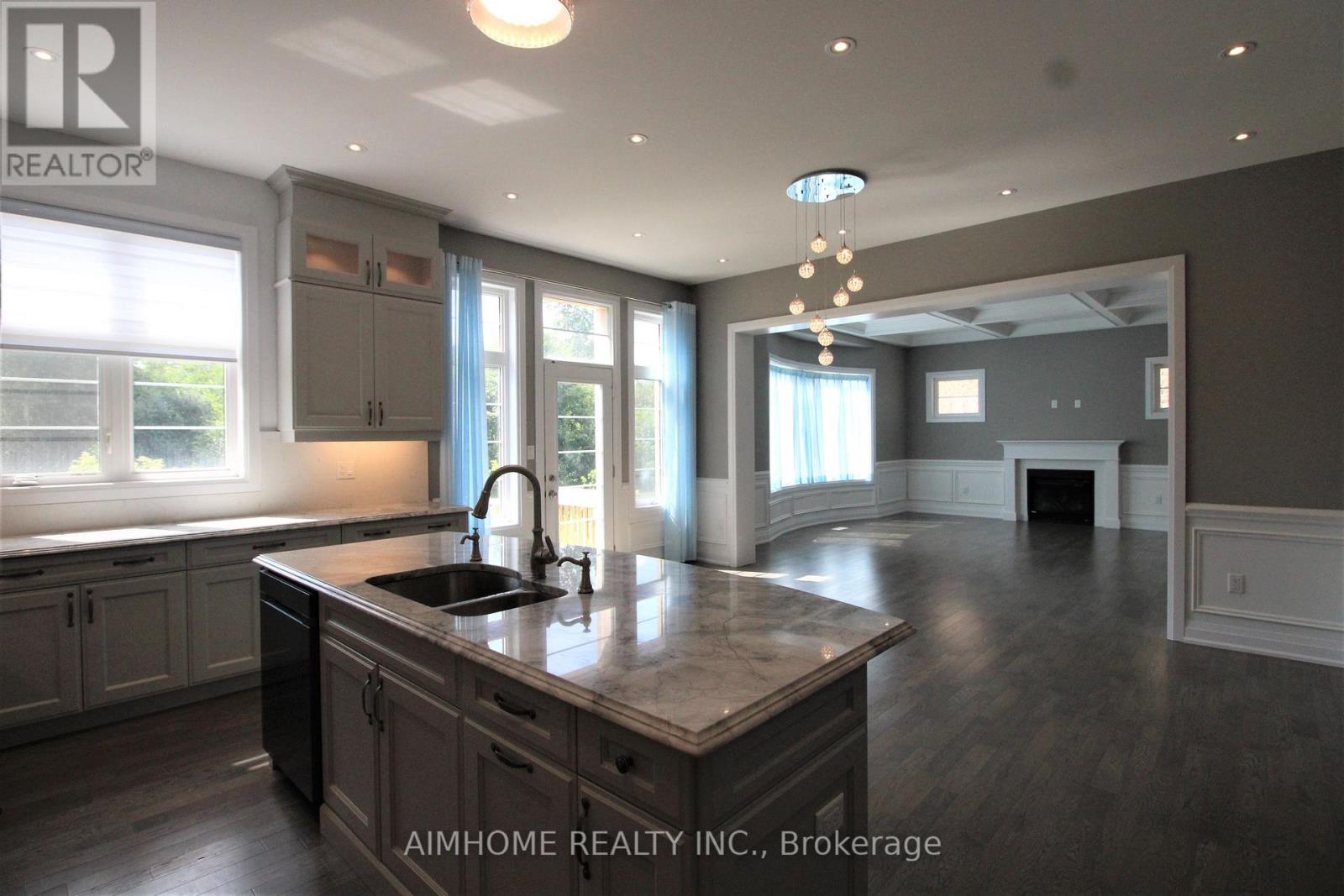 151 Bridgepointe Court, Aurora, Ontario L4G 3H8 - Photo 7 - N13508032
