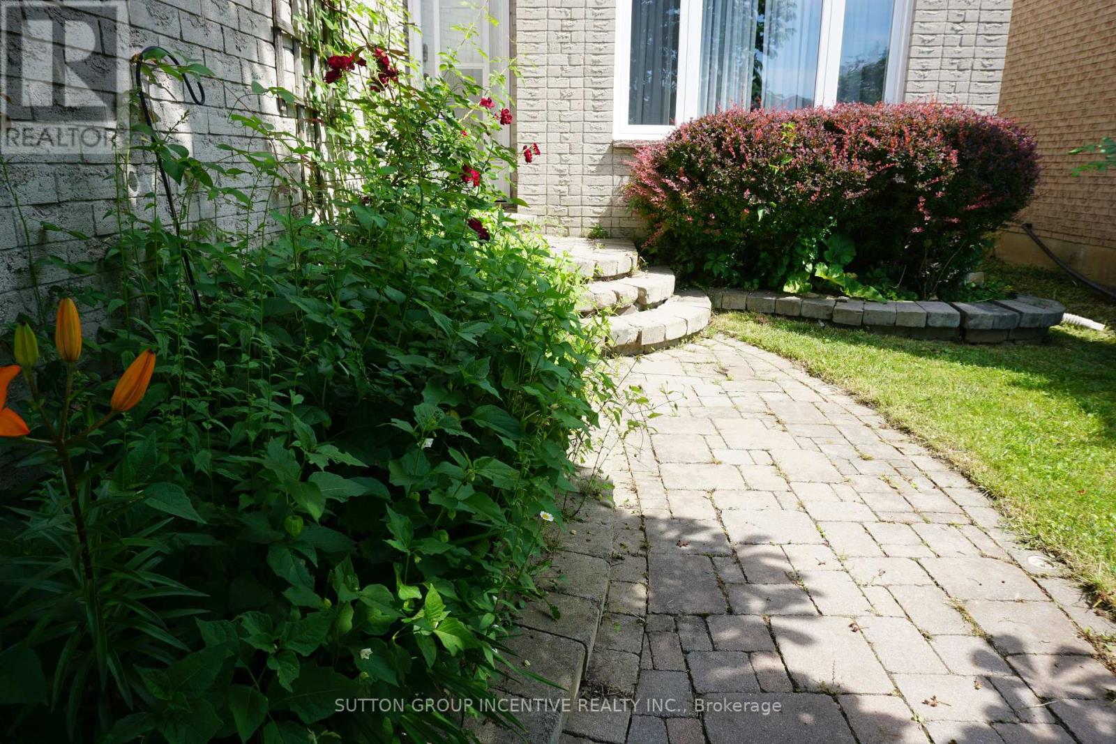 243 Hickling Trail, Barrie, Ontario  L4M 5W9 - Photo 3 - S13507962