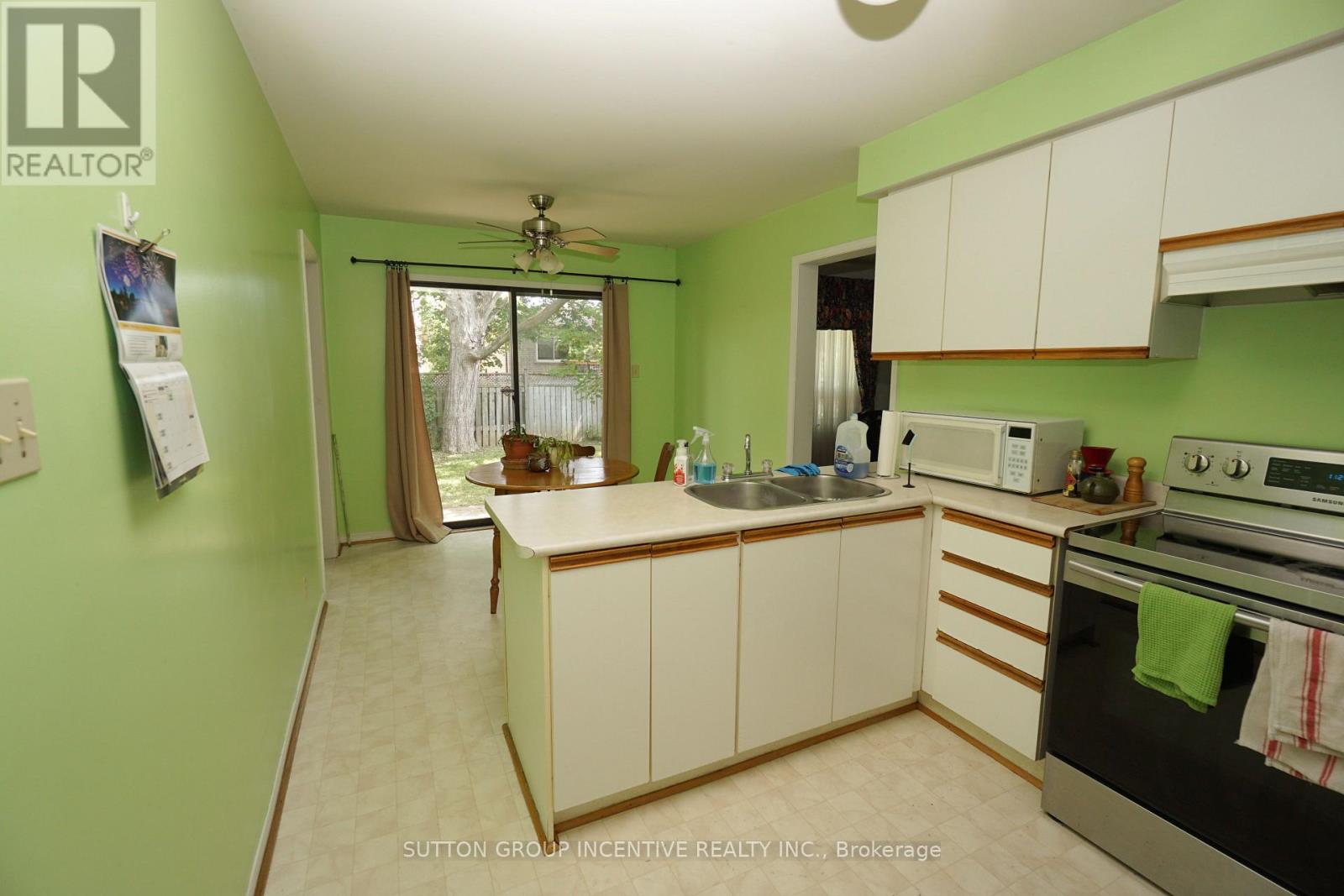 243 Hickling Trail, Barrie, Ontario  L4M 5W9 - Photo 9 - S13507962