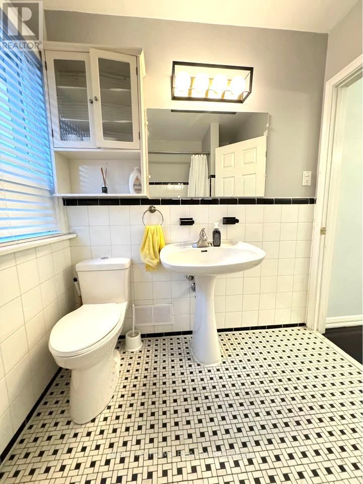 43 Foxrun Avenue, Toronto, Ontario  M3L 1L9 - Photo 10 - W13507992