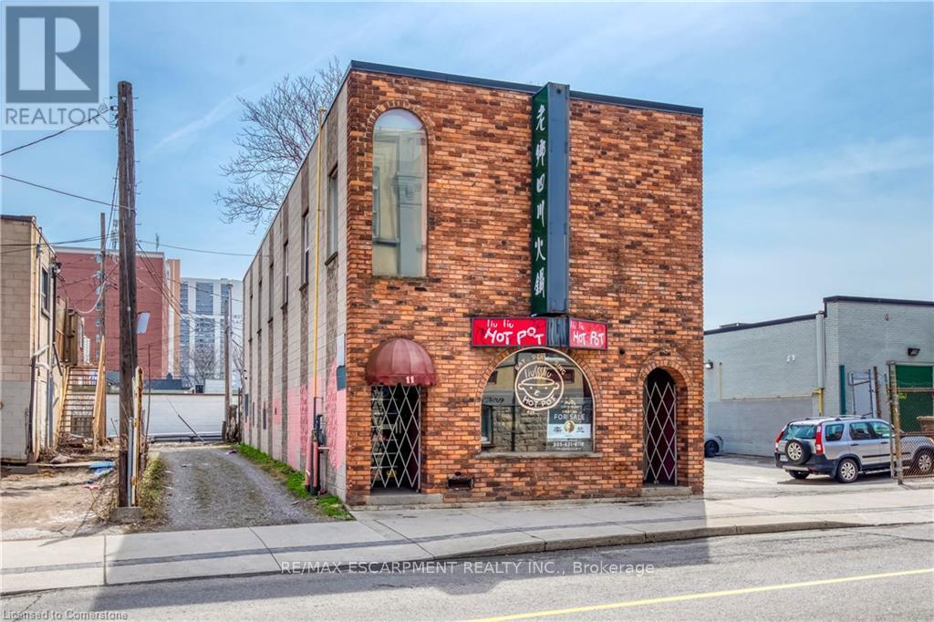 11 Walnut Street S, Hamilton, Ontario  L8N 2K8 - Photo 2 - X13507976