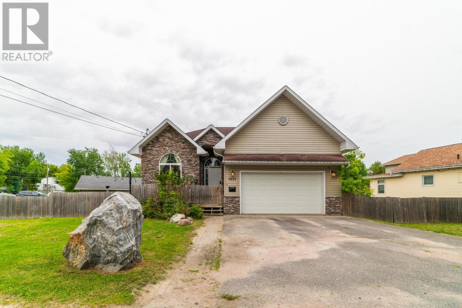 1221 River Drive, Kenora, Ontario