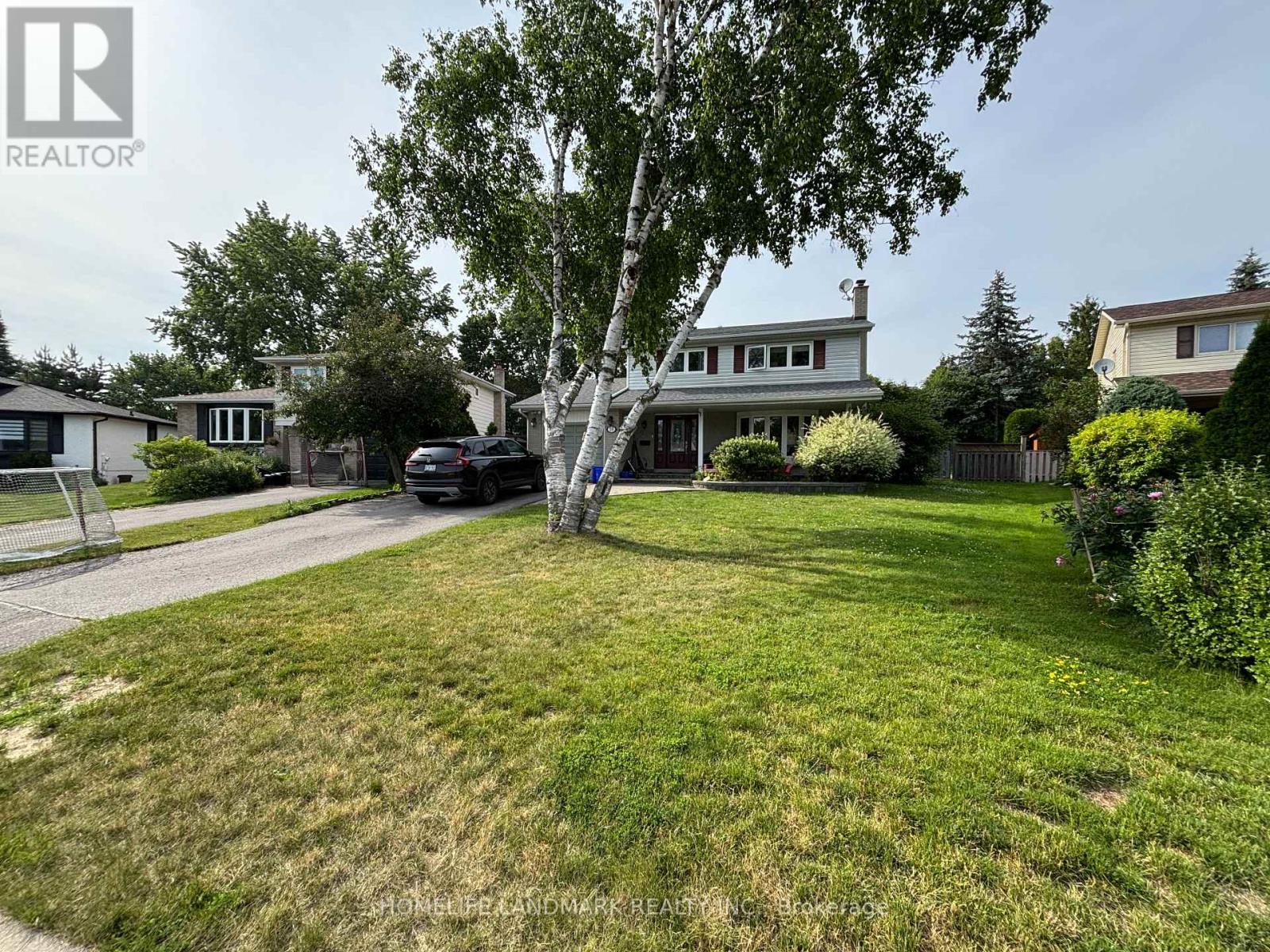 16 OAK COURT, Aurora, Ontario