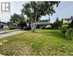 16 OAK COURT, Aurora, Ontario