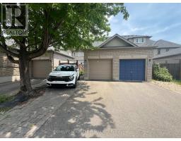 8 BAFFIN COURT, Richmond Hill, Ontario