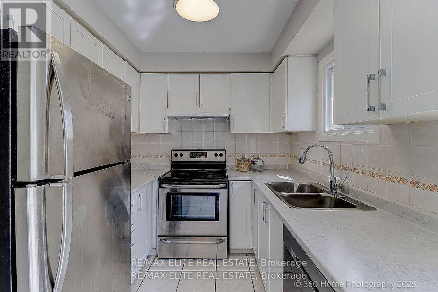 2032 Glenada Crescent, Oakville, Ontario  L6H 4M5 - Photo 10 - W13508122