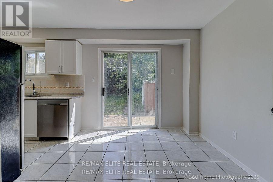 2032 Glenada Crescent, Oakville, Ontario  L6H 4M5 - Photo 15 - W13508122